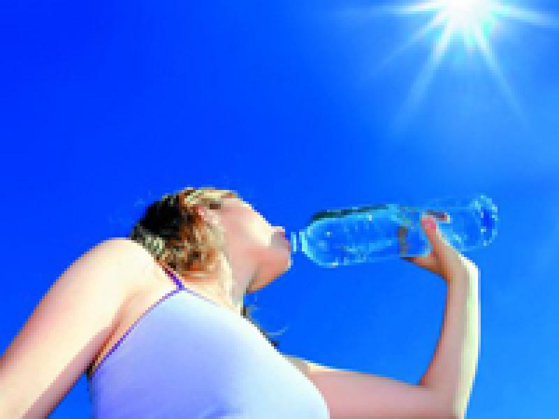 ¿Cuánta agua debemos tomar al día?