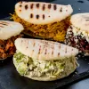 La arepa es un plato común de Venezuela y Colombia