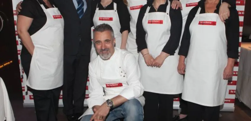 Cinco madres toman los fogones del restaurante de Sergi Arola Cinco madres toman los fogones del restaurante de Sergi Arola
