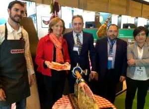 Consejera de Agricultura, Pesca y Desarrollo Rural, Carmen Ortiz en el Salón de Gourmets 