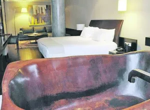 Hotel argentino ofrece cavas de vinos en cada cuarto