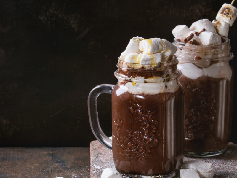 Bailey's Smores es un cóctel dulce de marshmallow con crema de whisky
