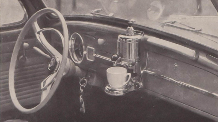 Volkswagen Beetle con cafetera integrada Hertella Auto Kaffeemachine en 1959