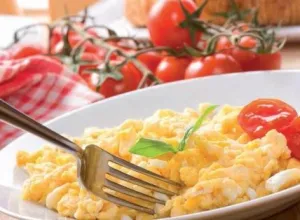 Huevos: seguridad, manipulación, y trucos en la cocina
