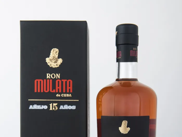 Ron-Mulata-15-años-botella-estuche-Tecnoazucar