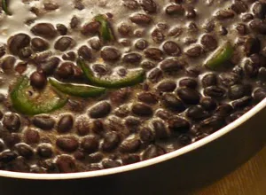 Potaje de frijoles negros con viandas