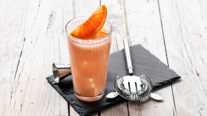 Cóctel Paloma en vaso highball