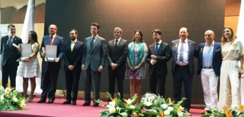 Carlos Moro recibe la medalla de España al Mérito Turístico en Sostenibilidad y Calidad Carlos Moro recibe la medalla de España al Mérito Turístico en Sostenibilidad y Calidad