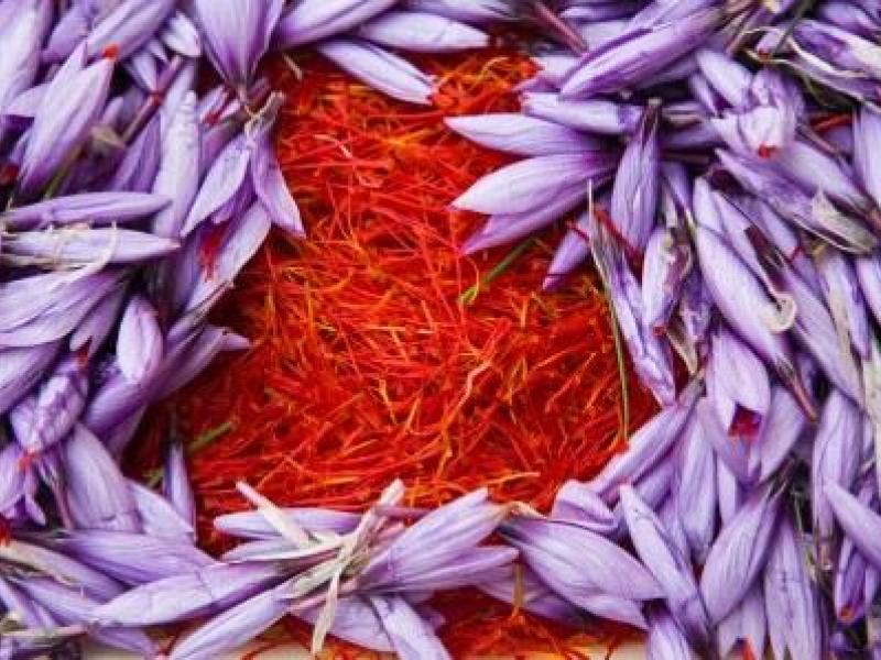 El azafrán no solo es luz, sino olor y sabor en la cocina