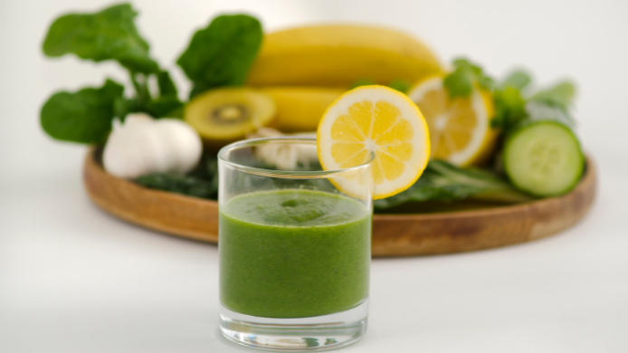 Los batidos verdes suelen ser recomendados en dietas alcalinas