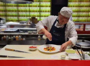 Matsuhisa presenta en París una visión contemporánea de la cocina japonesa 