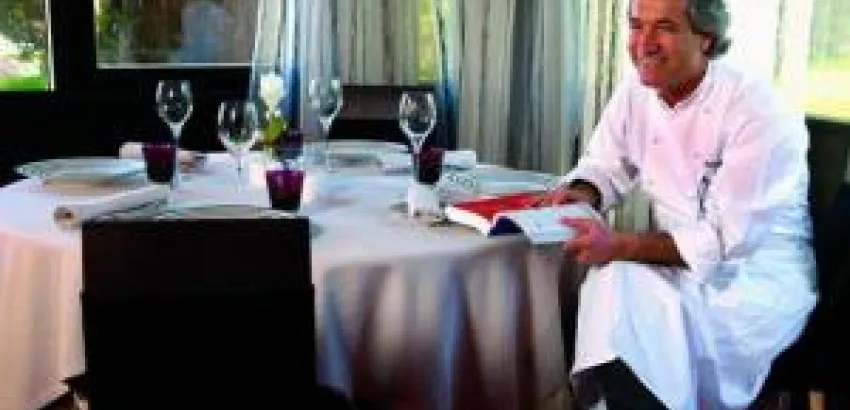 Carlos Oyarbide, jurado en la final de la Xl edición del “Campeonato de Pintxos Amstel Oro” Carlos Oyarbide, jurado en la final de la Xl edición del “Campeonato de Pintxos Amstel Oro”