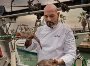 Raúl Resino en el puerto de Benicarló