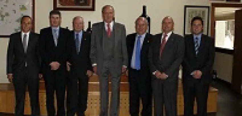 Su Majestad el rey D. Juan Carlos, visita Bodegas Hnos. Pérez Pascuas. Su Majestad el rey D. Juan Carlos, visita Bodegas Hnos. Pérez Pascuas.
