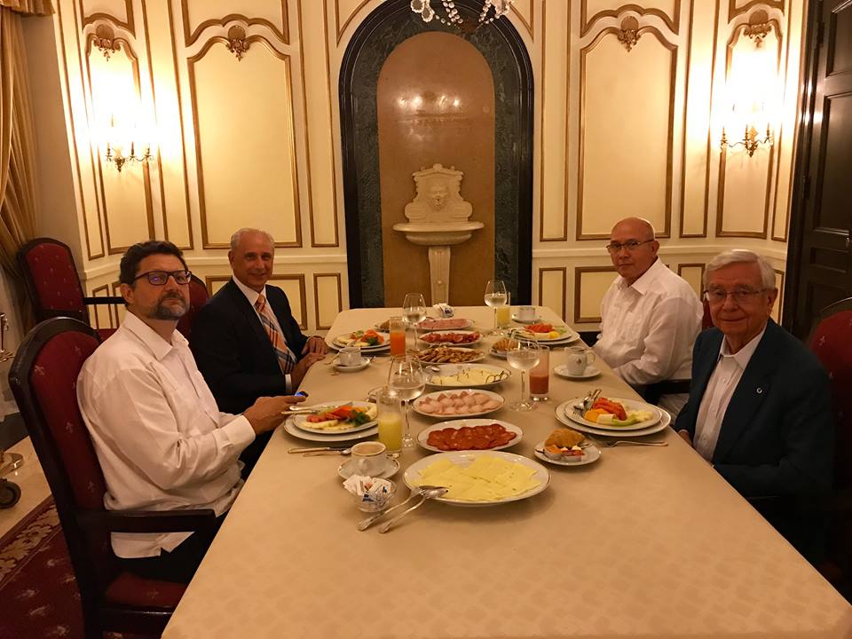 Capitalidad de Cocteleria Iberoamericana-La-Habana-Rafael-Anson-desayuno