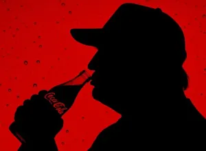 Trump bebiendo coca-cola
