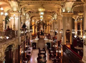 Café New York en Budapest es una de las cafeterías más bonitas del mundo