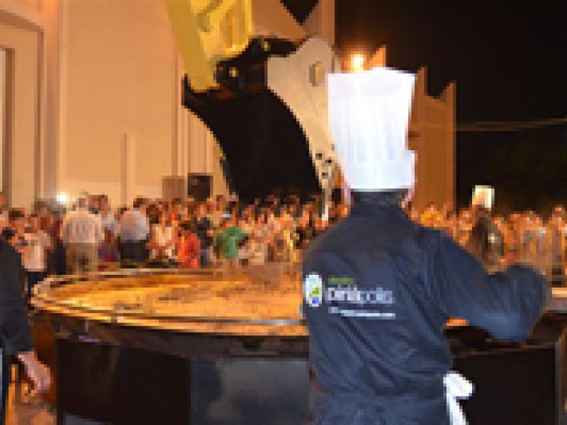 Paella gigante marca principio de la temporada turística en Piriápolis