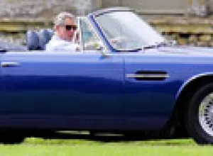 Inglaterra: El Príncipe Charles usa el vino como combustible de su auto favorito