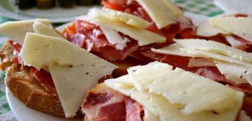 Receta de Tapas de jamón y queso Receta de Tapas de jamón y queso