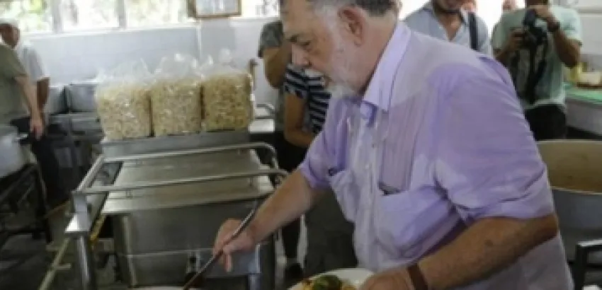 Francis Ford Coppola cocina en Cuba Francis Ford Coppola cocina en Cuba
