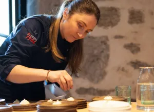 Lucía Freitas confecciona un menú junto a 1906