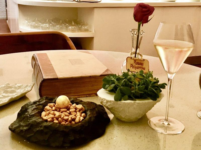 mesa en restaurante chileno LE CHIC