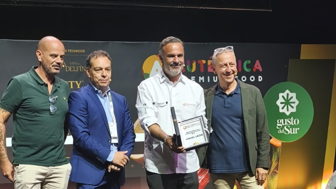 Reconocimiento a Ángel León entregado durante Auténtica 2026