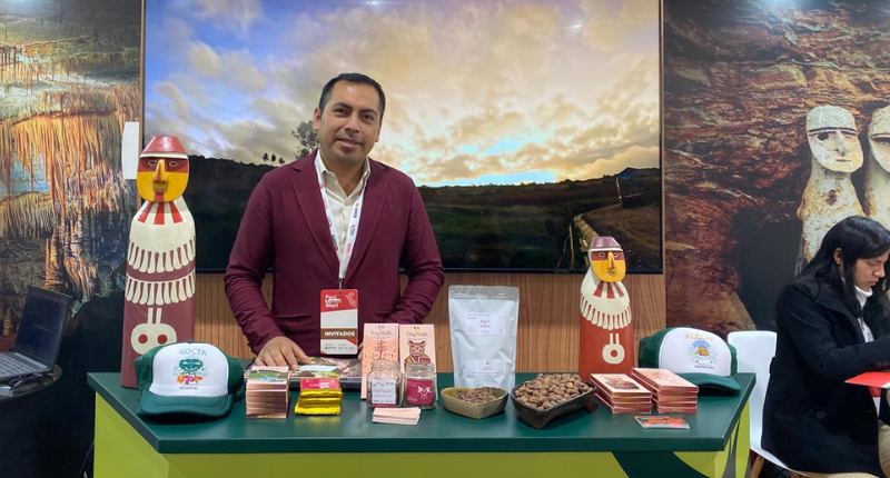 stand en PTM Lima de essanajit cacao perú