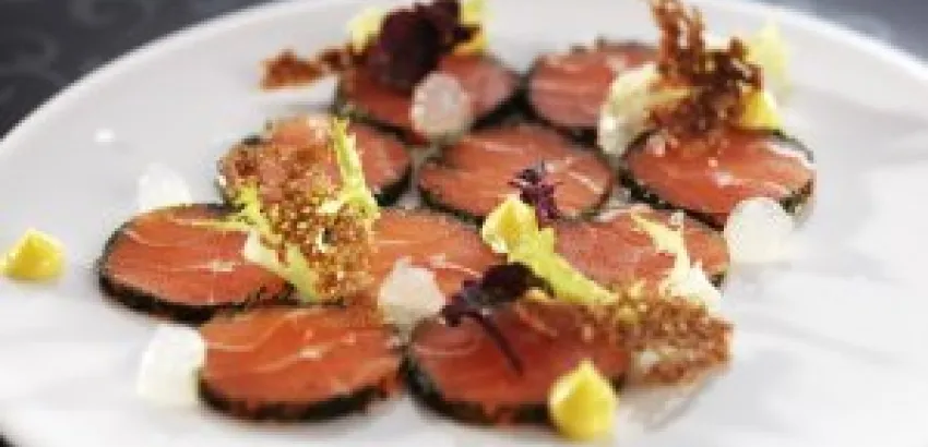 Trucha del Fiordo de Noruega con crema de huevo Trucha del Fiordo de Noruega con crema de huevo