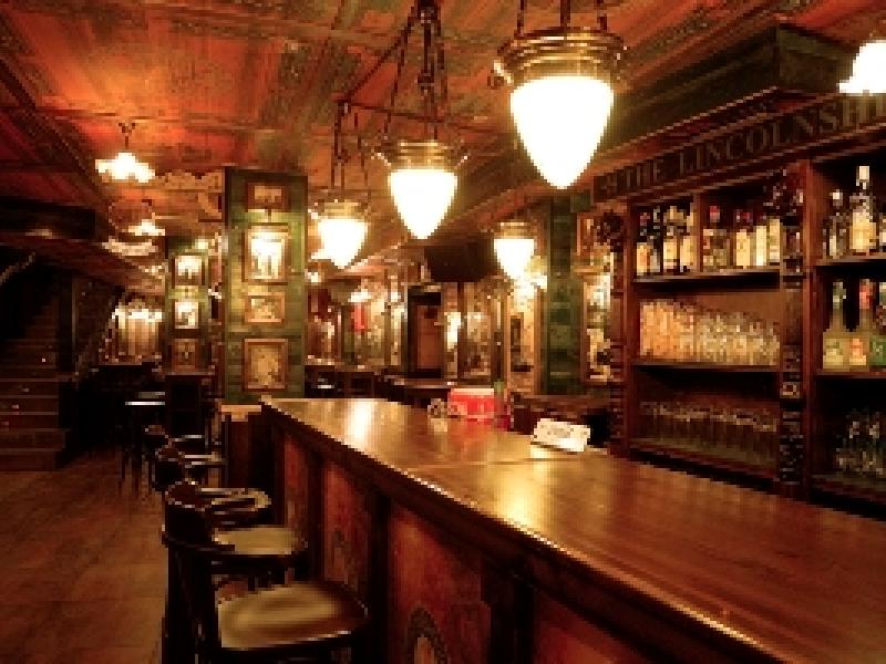 Los bares y restaurantes no levantan cabeza en España