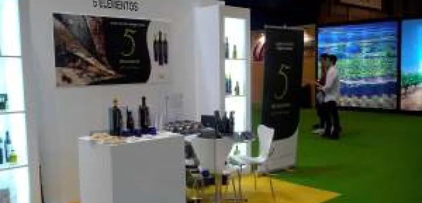 Éxito de los AOVE “5 ELEMENTOS” tanto en las catas como en el reconocimiento a su diferenciación e innovación Éxito de los AOVE “5 ELEMENTOS” tanto en las catas como en el reconocimiento a su diferenciación e innovación