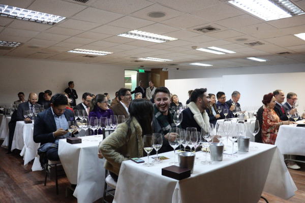 Catando vino. Foto cortesía de la autora