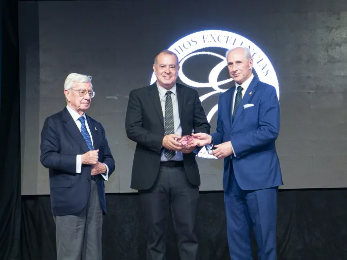 PREMIO EXCELENCIAS GOURMET a Roberto Álvarez, por Etnosomellier