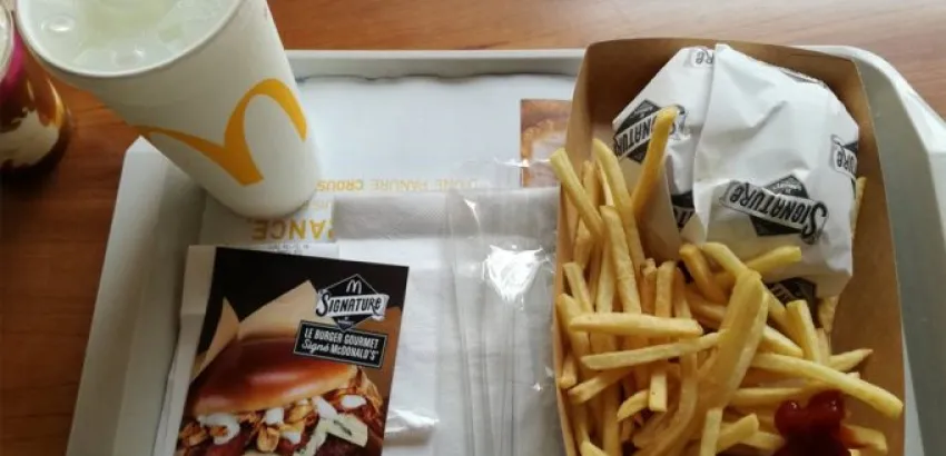 McDonald’s Francia introduce los cubiertos en sus restaurantes McDonald’s Francia introduce los cubiertos en sus restaurantes