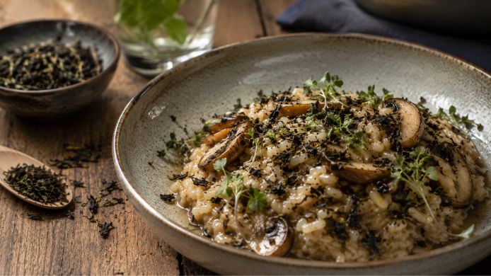 Risotto de setas aromatizado con té, ejemplo del uso gastronómico del té en cocina salada