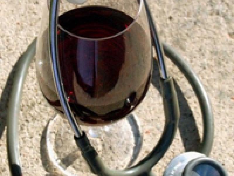 El consumo moderado de vino disminuye la posibilidad de contraer enfermedades cardiovasculares