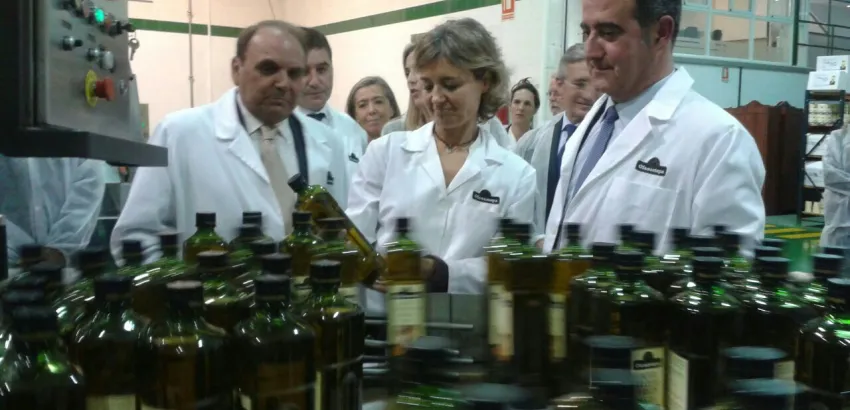 García Tejerina. “El sector del olivar está dando un ejemplo a España y al mundo” García Tejerina. “El sector del olivar está dando un ejemplo a España y al mundo”