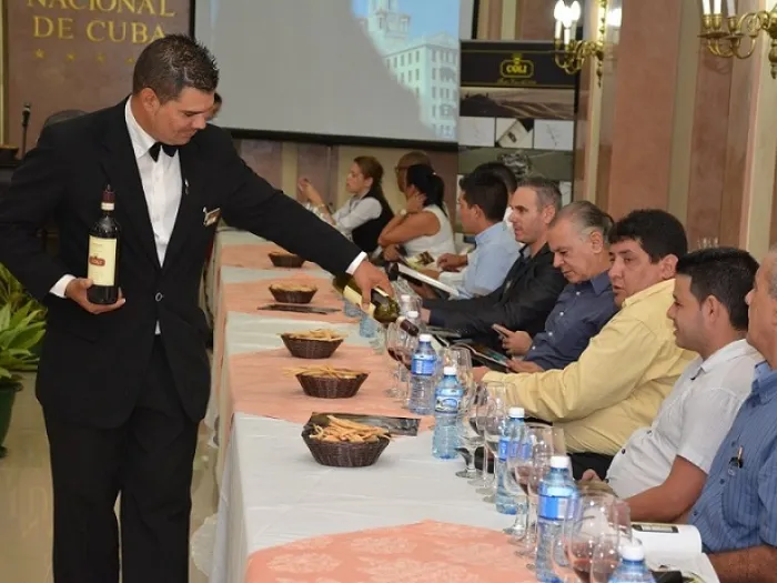 Maridaje realizado entre vinos italianos Chianti de la Bodega Coli y H. Upmann Magnum 54