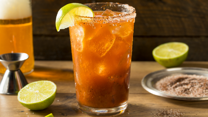La michelada es el cóctel con cerveza por excelencia