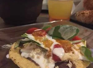 Tostadas gourmet de pollo
