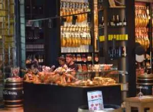 Enrique Tomás inaugura su tercera tienda en Londres
