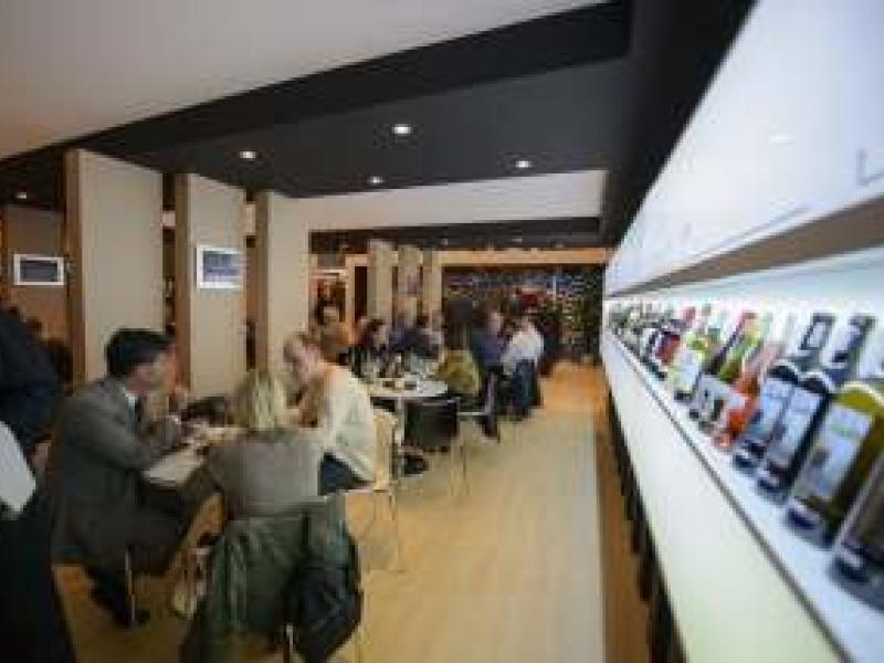 Bodegas Torres presenta en Alimentaria nuevos vinos para la restauración 
