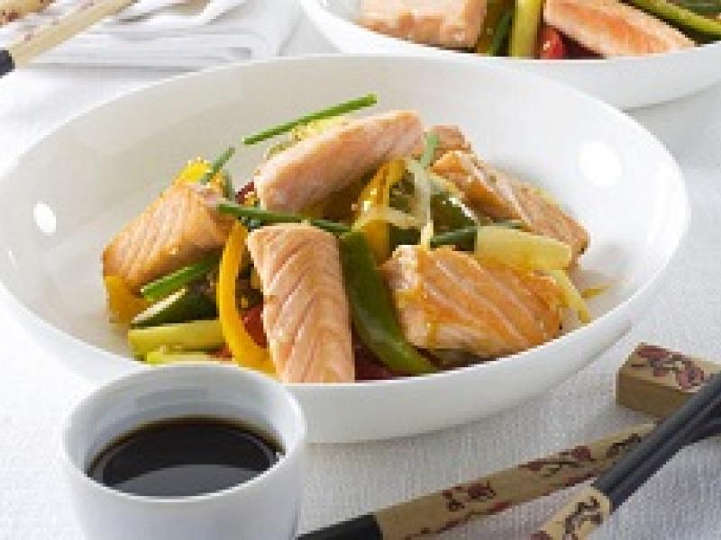 Salteado de Salmón Noruego fresco y verduras