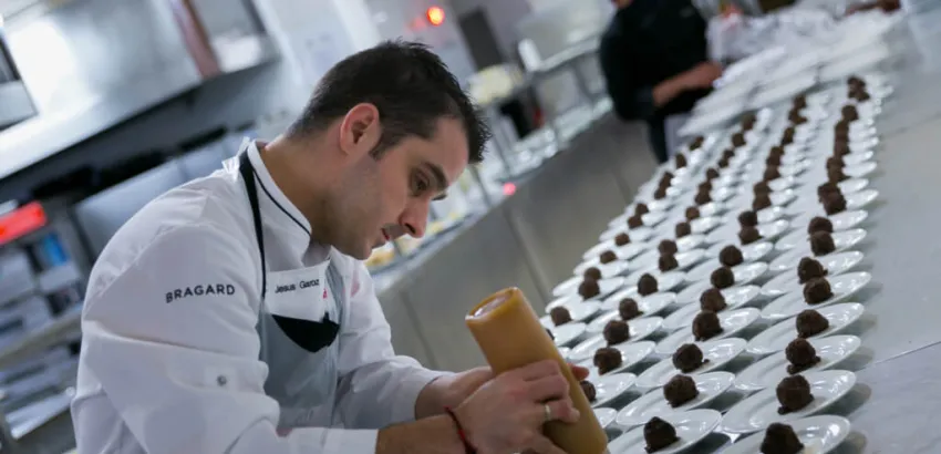 Los maestros vascos de pintxos y tapas enseñan sus secretos a los "chefs" de Huelva Los maestros vascos de pintxos y tapas enseñan sus secretos a los "chefs" de Huelva