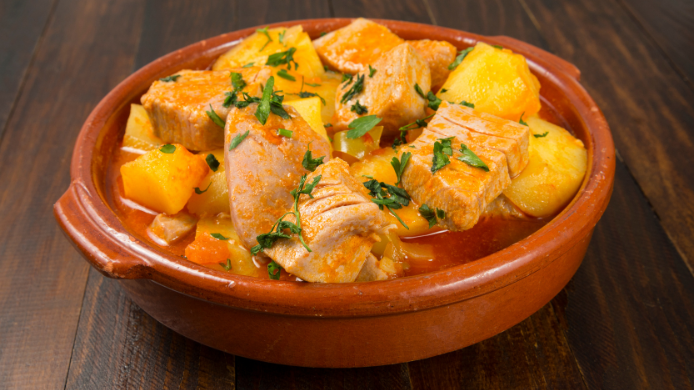 Las patatas con bonito inician una transición hacia el otoño con uno de los mejores productos de temporada del mar