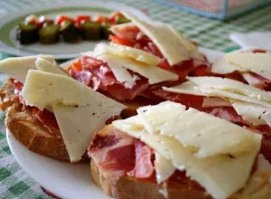 Receta de Tapas de jamón y queso 