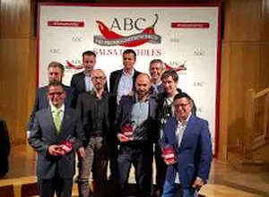  Kena de Luis Arévalo gana el Premio Salsa de Chiles a mejor restaurante de cocina extranjera 