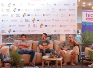 Fotografía: emisión en directo del Slow Food y Culinari Hub de HIC Summit 2023.