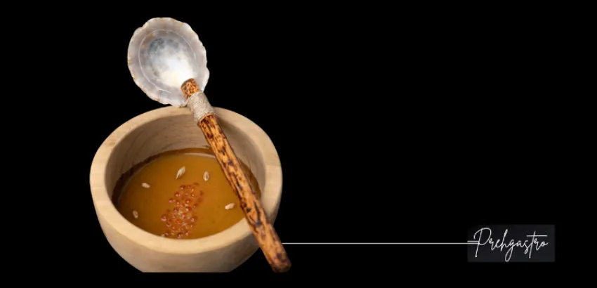 Crema de salmón con huevas de trucha del menú inspirado en la Prehistoria de Ronquillo en Cantabria